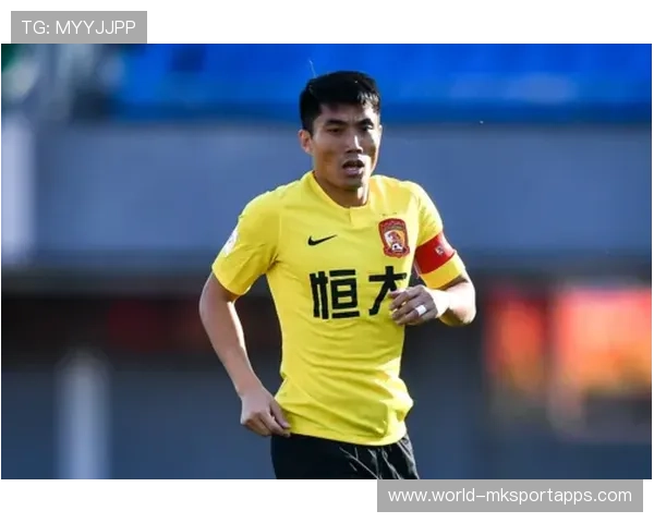 中国足球比赛中场中断与赛程密度对球员状态的影响，足球比赛中断多久恢复