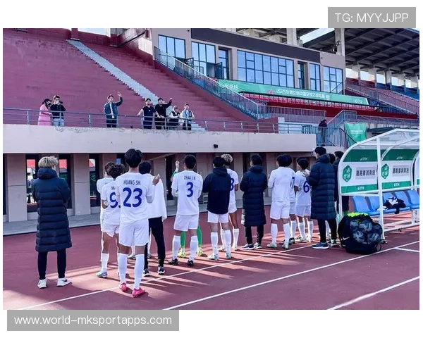 俱乐部签署青年球员保护承诺 强化未成年球员权益保障,青少年足球运动员签约 俱乐部签署青年球员保护承诺 强化未成年球员权益保障,青少年足球运动员签约