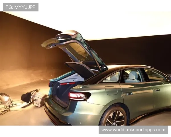 Nocturne关灯飞后排，落地直接带走核心